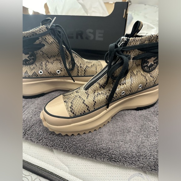 Converse RUN STAR HIKE HI
NOMAD/BLACK/WHITE - Picture 2 of 9